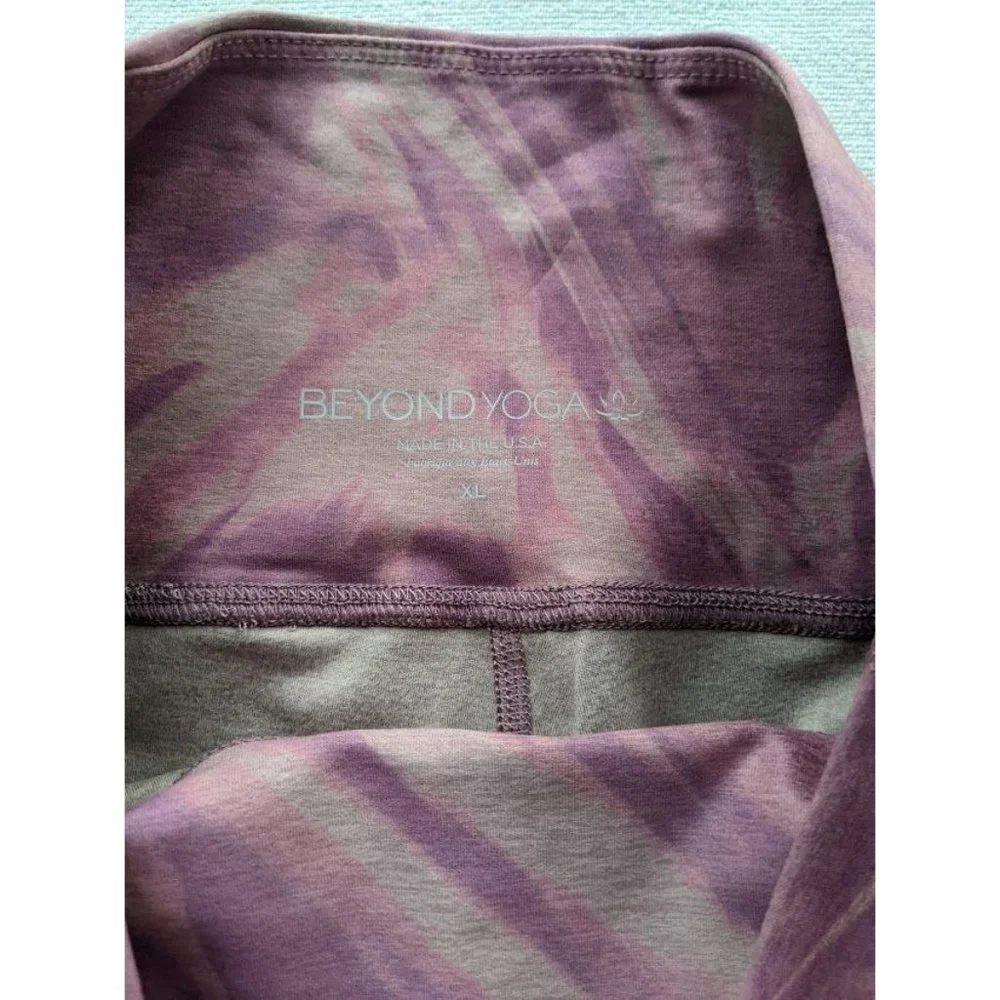 Beyond Yoga Shorts Size XS Athletic Pilates Biker Running Swirl PY5054 NEW‎